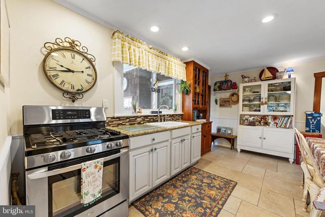 276 N 11TH ST, Surf City, NJ 08008