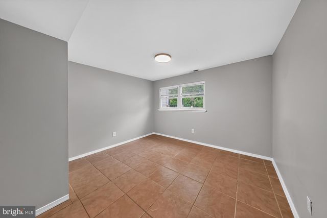 714 S HARMONY RD, Newark, DE 19713