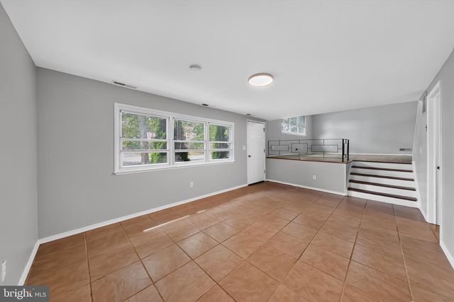 714 S HARMONY RD, Newark, DE 19713