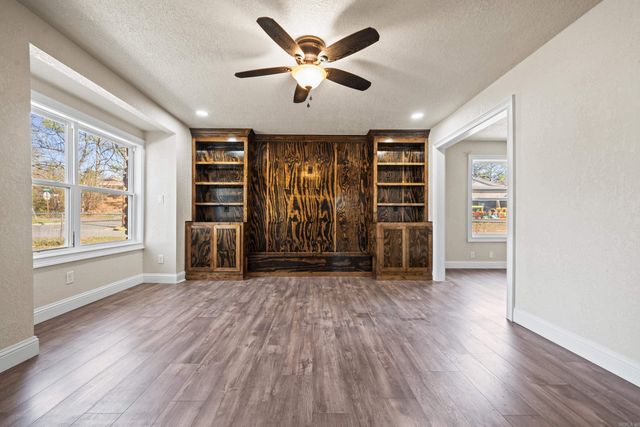 401 W St Louis Street, Hot Springs, AR 71913