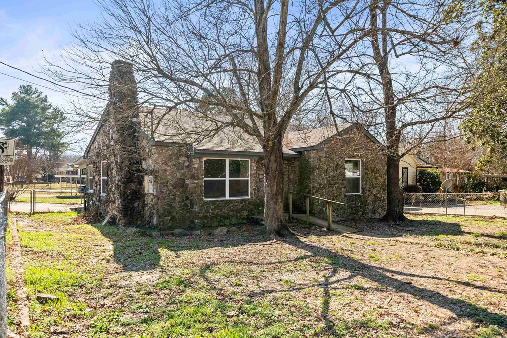 401 W St Louis Street, Hot Springs, AR 71913