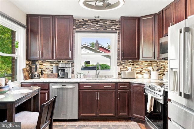 1810 CHAPEL RD, Middletown, VA 22645