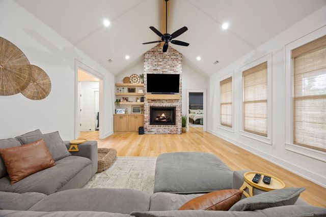 34 S Cheshnut Drive, Bella Vista, AR 72714