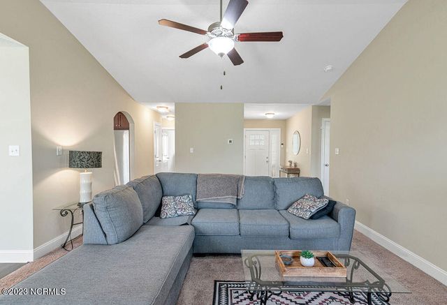 293 Crossroads Store Drive, Jacksonville, NC 28546
