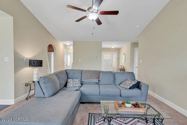 293 Crossroads Store Drive, Jacksonville, NC 28546