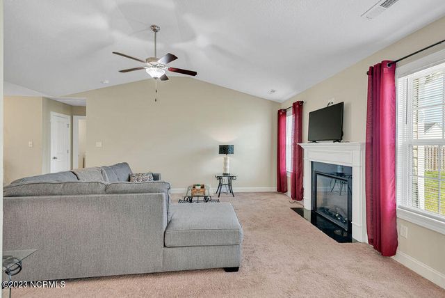 293 Crossroads Store Drive, Jacksonville, NC 28546