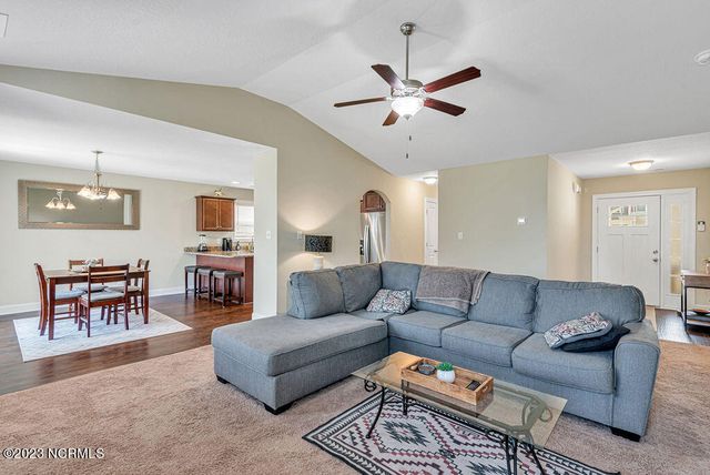293 Crossroads Store Drive, Jacksonville, NC 28546
