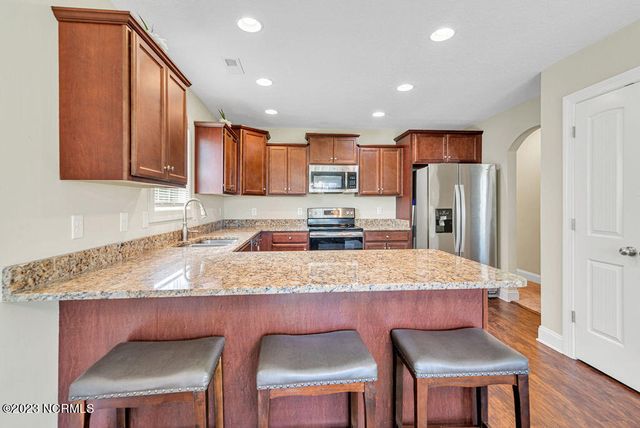 293 Crossroads Store Drive, Jacksonville, NC 28546