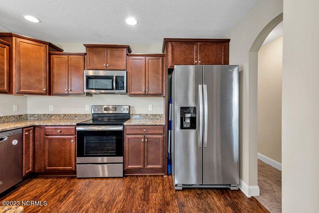 293 Crossroads Store Drive, Jacksonville, NC 28546