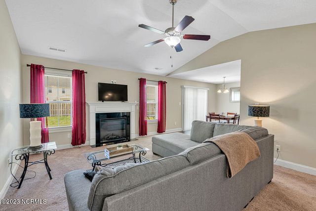 293 Crossroads Store Drive, Jacksonville, NC 28546