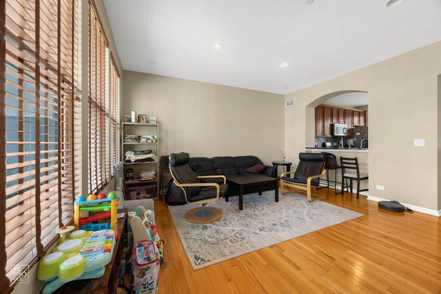 706 E Wing Street, Arlington Heights, IL 60004