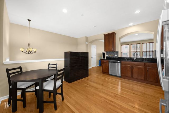706 E Wing Street, Arlington Heights, IL 60004