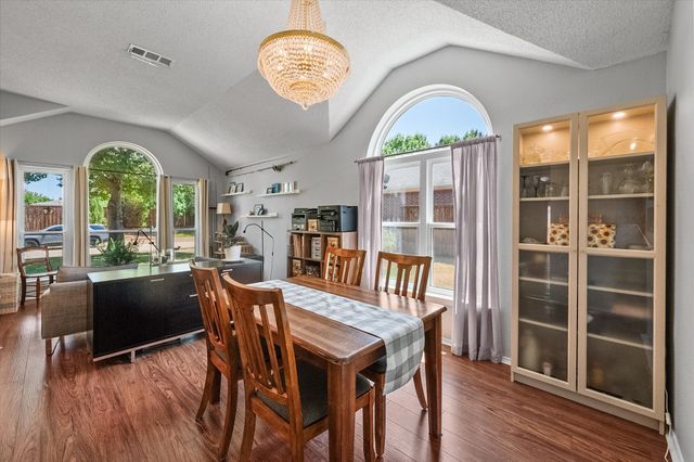 704 Oakridge Drive, Lake Dallas, TX 75065