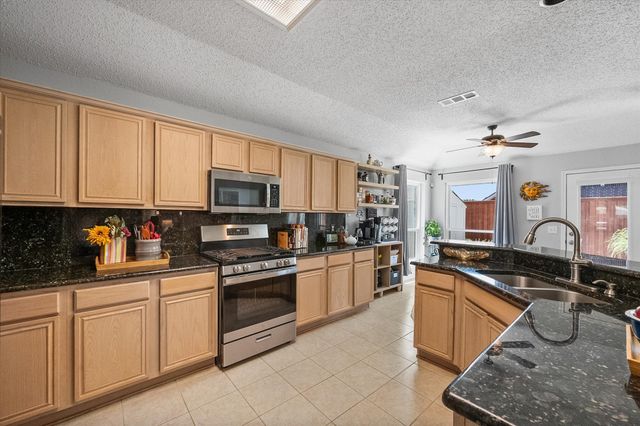 704 Oakridge Drive, Lake Dallas, TX 75065