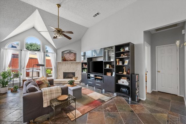 704 Oakridge Drive, Lake Dallas, TX 75065