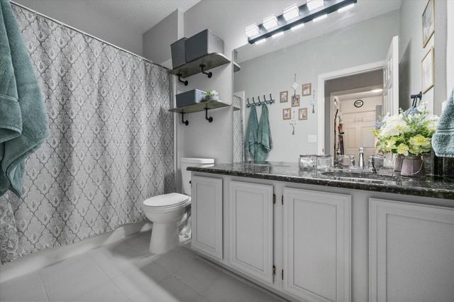704 Oakridge Drive, Lake Dallas, TX 75065