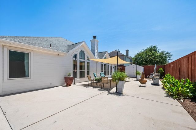 704 Oakridge Drive, Lake Dallas, TX 75065