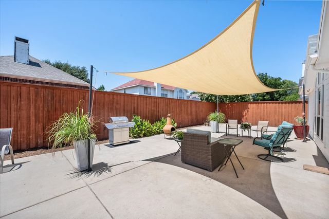 704 Oakridge Drive, Lake Dallas, TX 75065