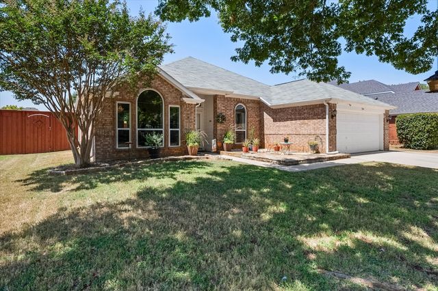 704 Oakridge Drive, Lake Dallas, TX 75065