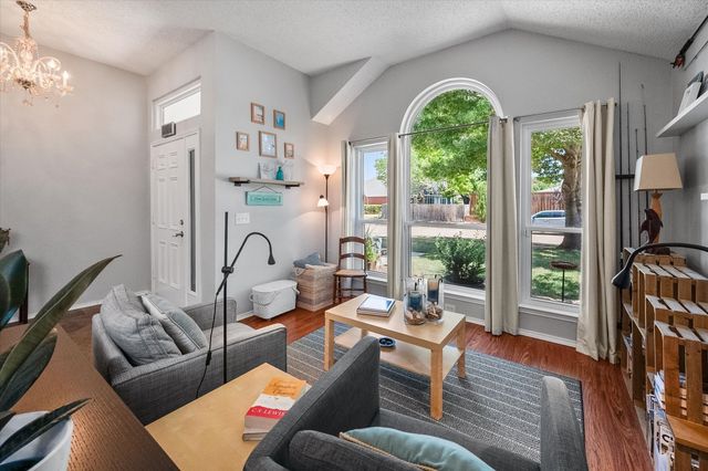 704 Oakridge Drive, Lake Dallas, TX 75065