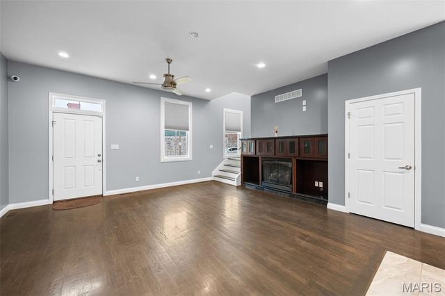 2112 S 11th Street, St Louis, MO 63104