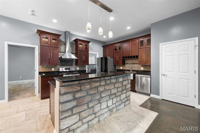 2112 S 11th Street, St Louis, MO 63104