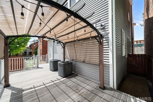 2112 S 11th Street, St Louis, MO 63104