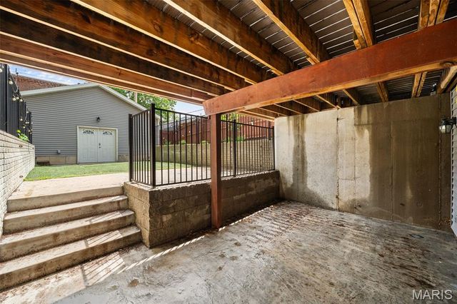 2112 S 11th Street, St Louis, MO 63104