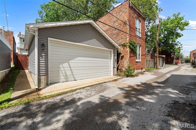 2112 S 11th Street, St Louis, MO 63104