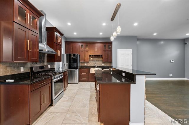 2112 S 11th Street, St Louis, MO 63104