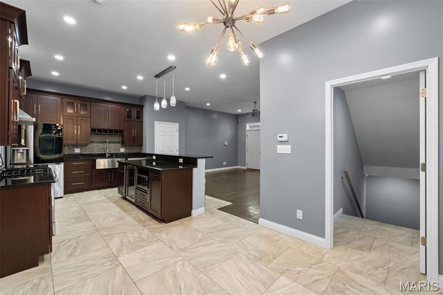 2112 S 11th Street, St Louis, MO 63104