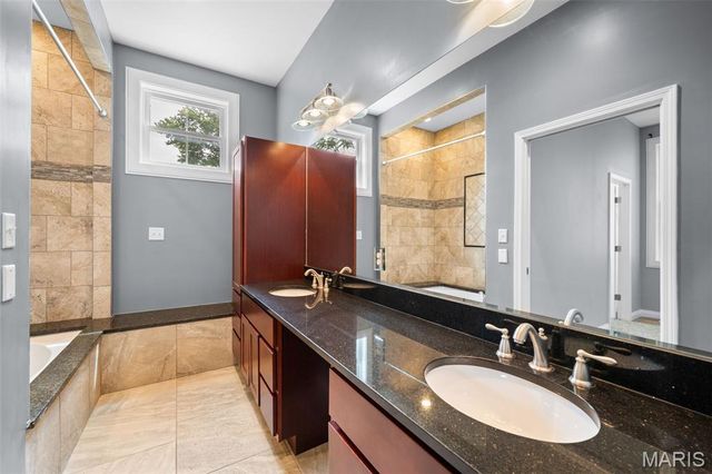 2112 S 11th Street, St Louis, MO 63104