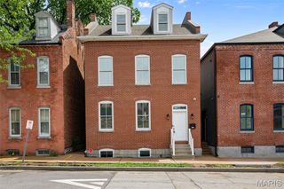 2112 S 11th Street, St Louis, MO 63104