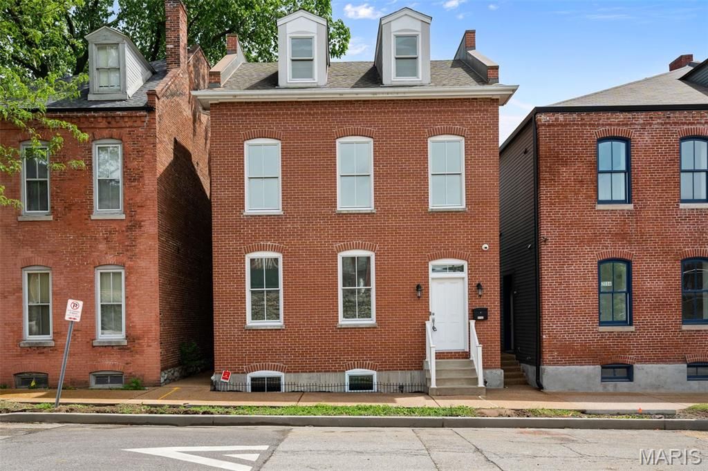 2112 S 11th Street, St Louis, MO 63104
