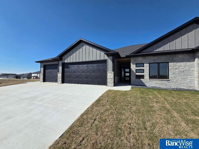 9409 Delano Drive, Lincoln, NE 68516