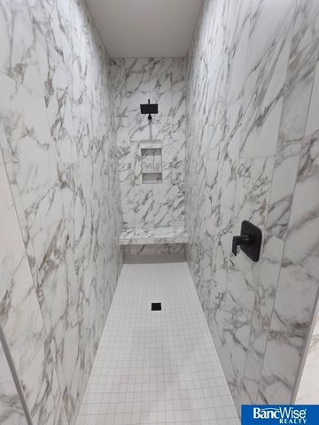 9409 Delano Drive, Lincoln, NE 68516