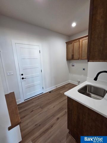 9409 Delano Drive, Lincoln, NE 68516