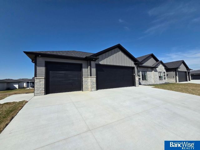 9409 Delano Drive, Lincoln, NE 68516