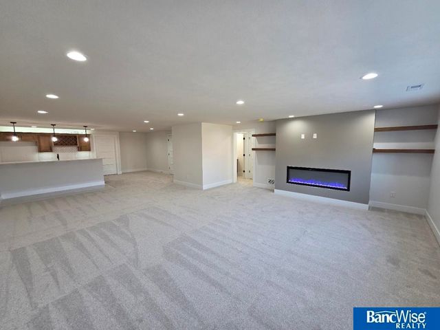 9409 Delano Drive, Lincoln, NE 68516