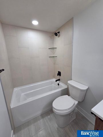 9409 Delano Drive, Lincoln, NE 68516