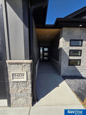 9409 Delano Drive, Lincoln, NE 68516