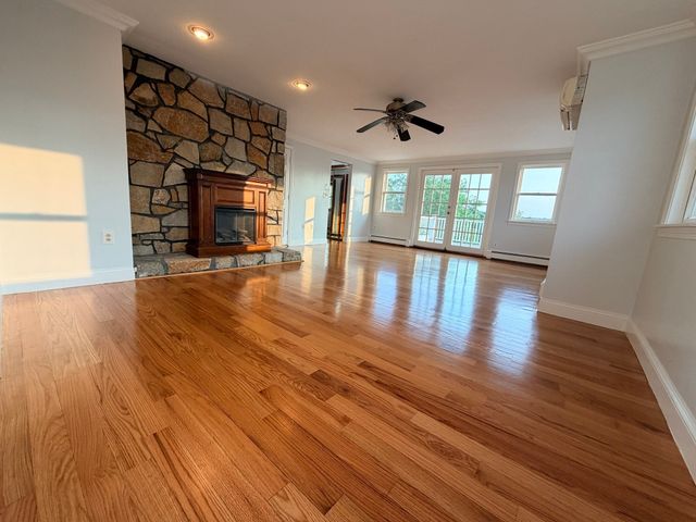 29 Newport Rd, Hull, MA 02045