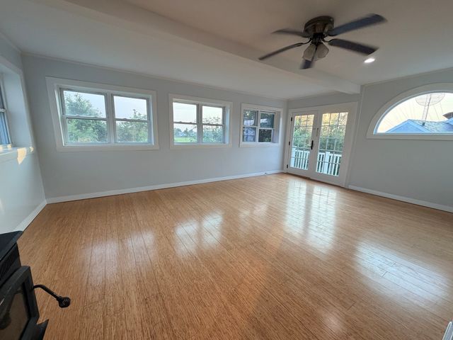 29 Newport Rd, Hull, MA 02045