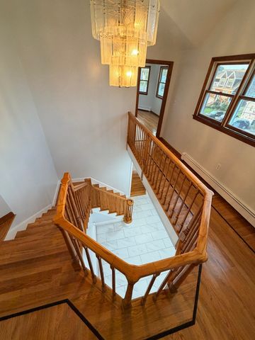 29 Newport Rd, Hull, MA 02045