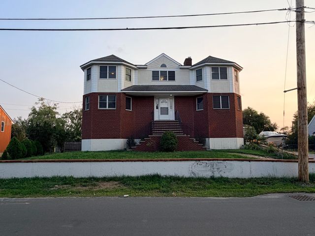 29 Newport Rd, Hull, MA 02045