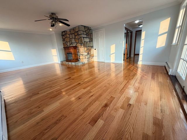 29 Newport Rd, Hull, MA 02045