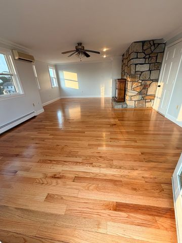 29 Newport Rd, Hull, MA 02045