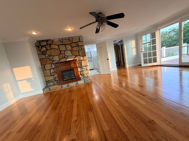 29 Newport Rd, Hull, MA 02045