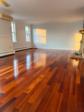 29 Newport Rd, Hull, MA 02045