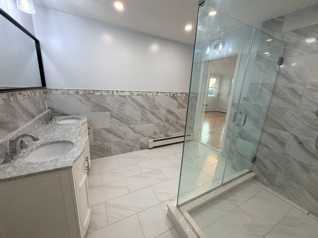 29 Newport Rd, Hull, MA 02045